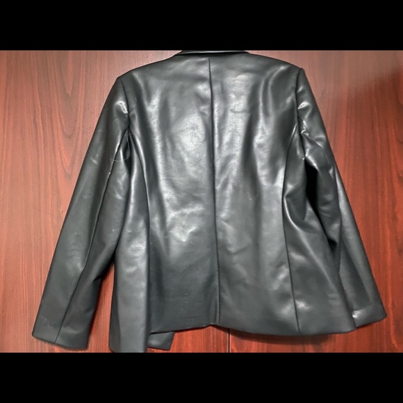 Faux Leather blazer with button detail - Picture 4 of 4